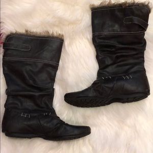 CARLOS SANTANA BOOTS WITH FUR ACCENT *USED*